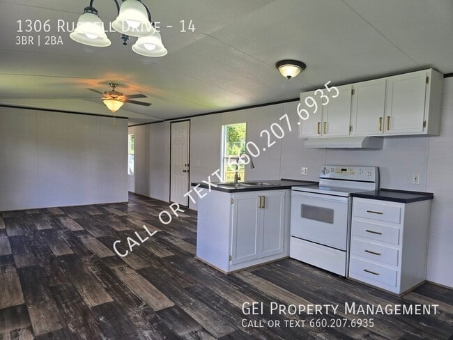 Photo - 1306 Russell Dr