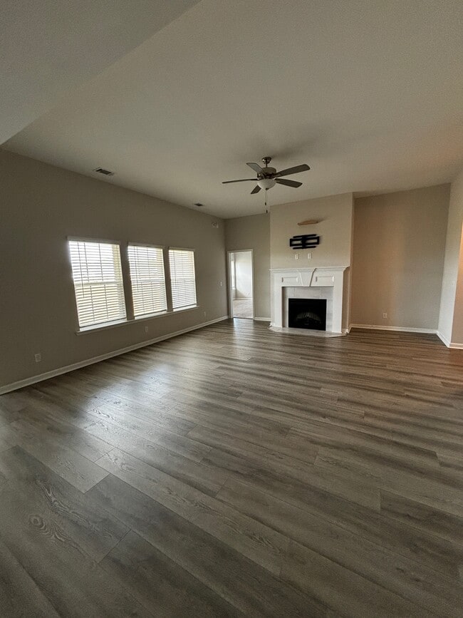 Photo - 289 Deerfield Dr NE
