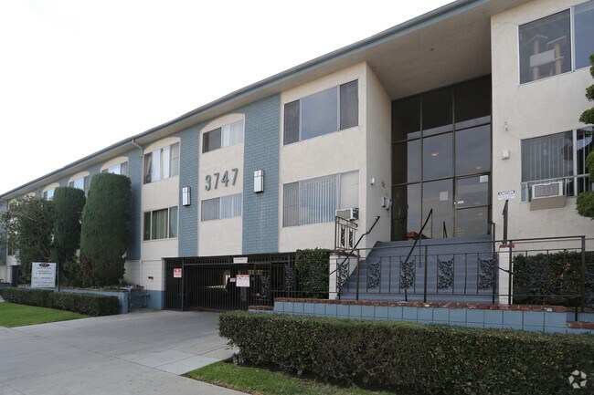 3747 Sepulveda Blvd