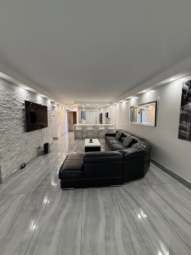 Building Photo - 5260 NW 11th St Unit 201