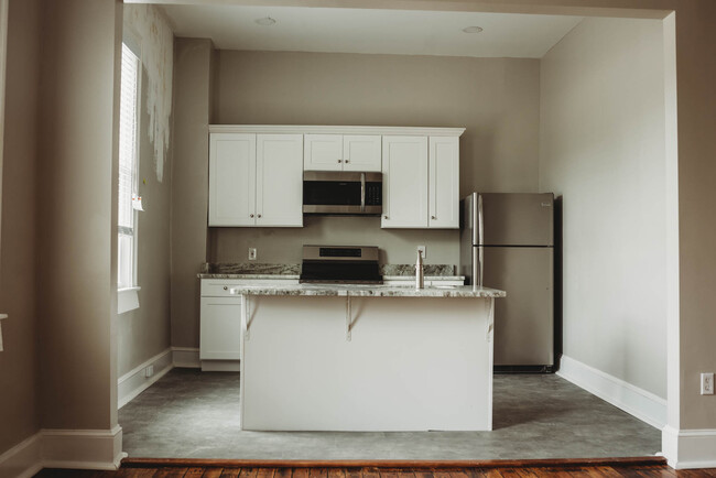 Kitchen Island - 529 E Washington St Unit Apt G