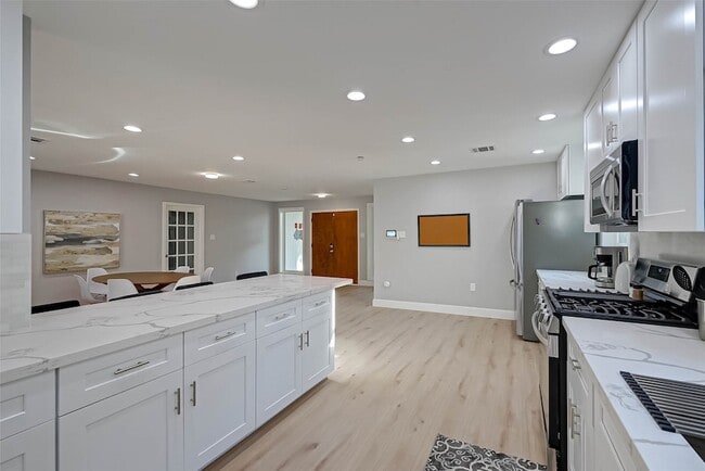 Photo - 5522 Caversham Dr