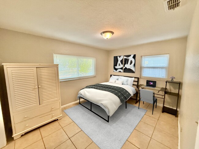 Photo - 3215 E Jean St