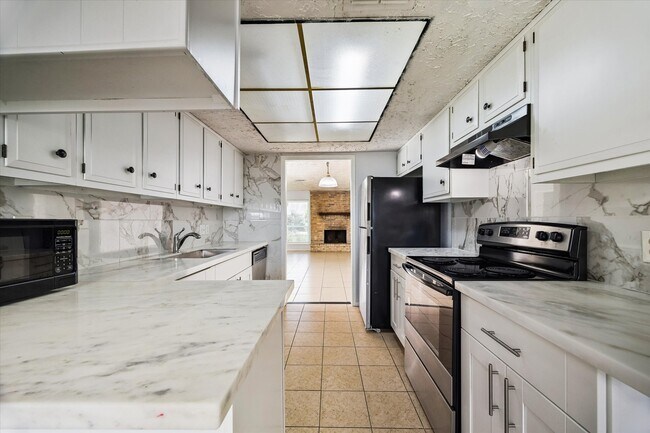 Photo - 6407 S Briar Bayou Dr