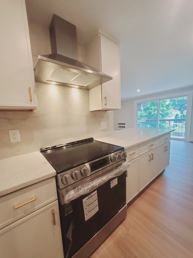 Photo - 85 Riverside Ave Unit F7