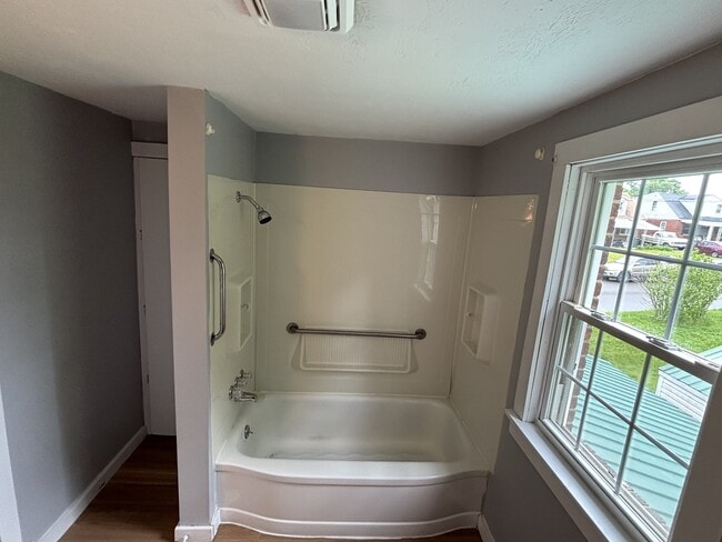 Photo - 1704 13th St SE