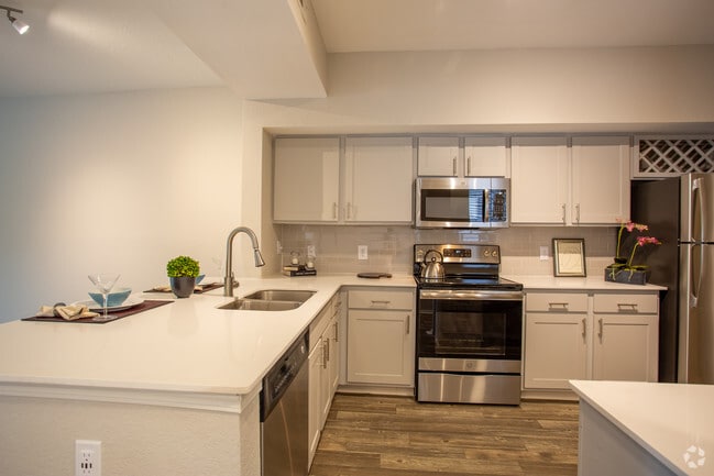 2BR, 2BA - 1,319 SF Doral - Kitchen - The Fairways at Lake Mary