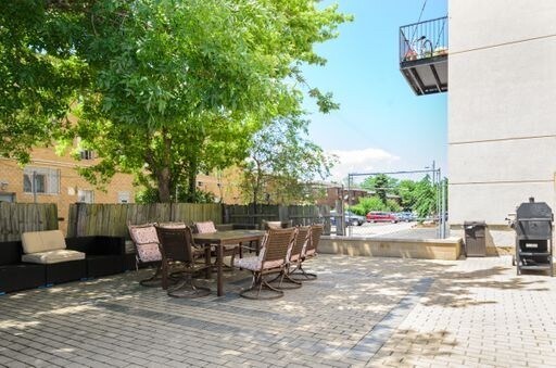 Photo - 2451 W Howard St