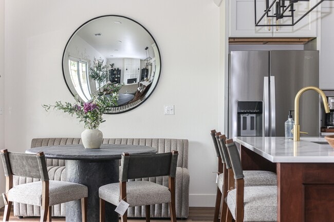 Photo - 279 N Richards Ave