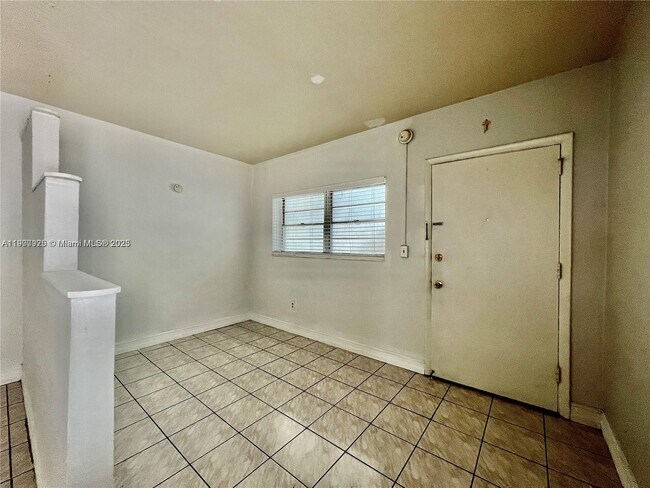 Photo - 8531 Harding Ave Unidad 1