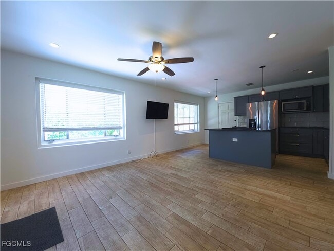 Photo - 1915 Llewellyn Dr