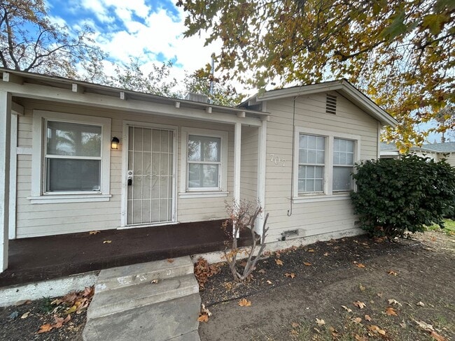 Building Photo - 707 Woodrow Ave Unit A Rental