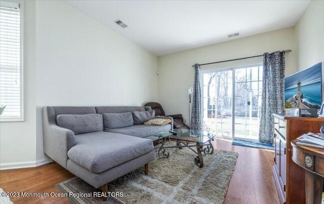 Building Photo - 222 S Bridge Ave Unit 1 Rental