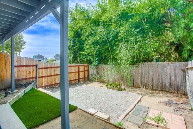 Building Photo - 243-243 N Granados Ave Unit 243