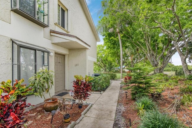 Photo - 709 Gardens Dr Unidad 101