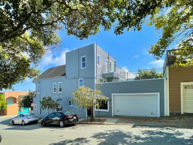 Building Photo - 4BR/2BA, 2 Level Bernal Heights Apt. w/Pri... Unit 30 Ogden Avenue