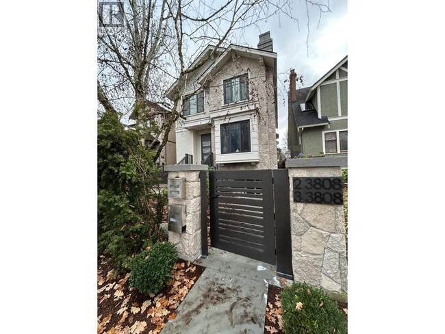 Building Photo - 3808 W 19th Ave