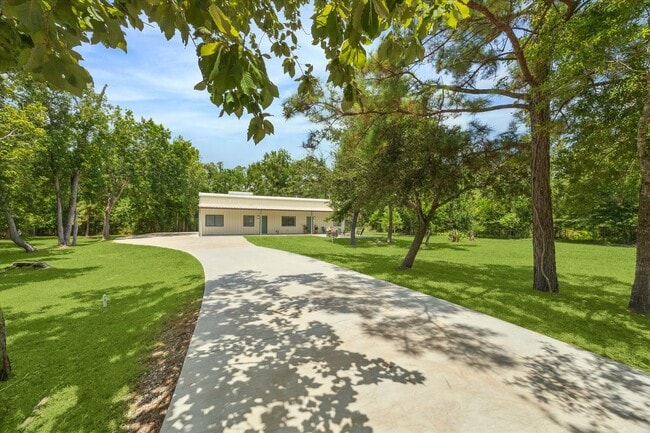 Photo - 1425 Oak Hollow Dr