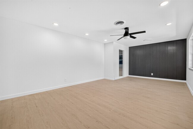 Photo - 6131 Birdwood Rd