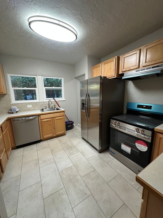 Photo - Renovated 3 bedroom with 2 large bonus rooms