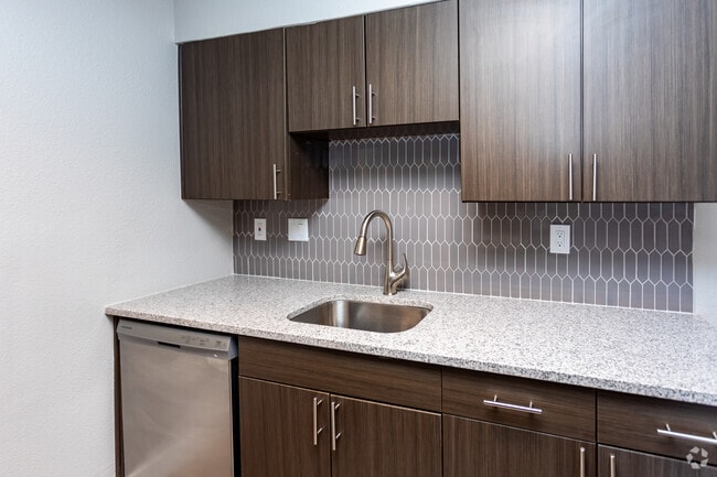 2BR, 2BA - 960SF