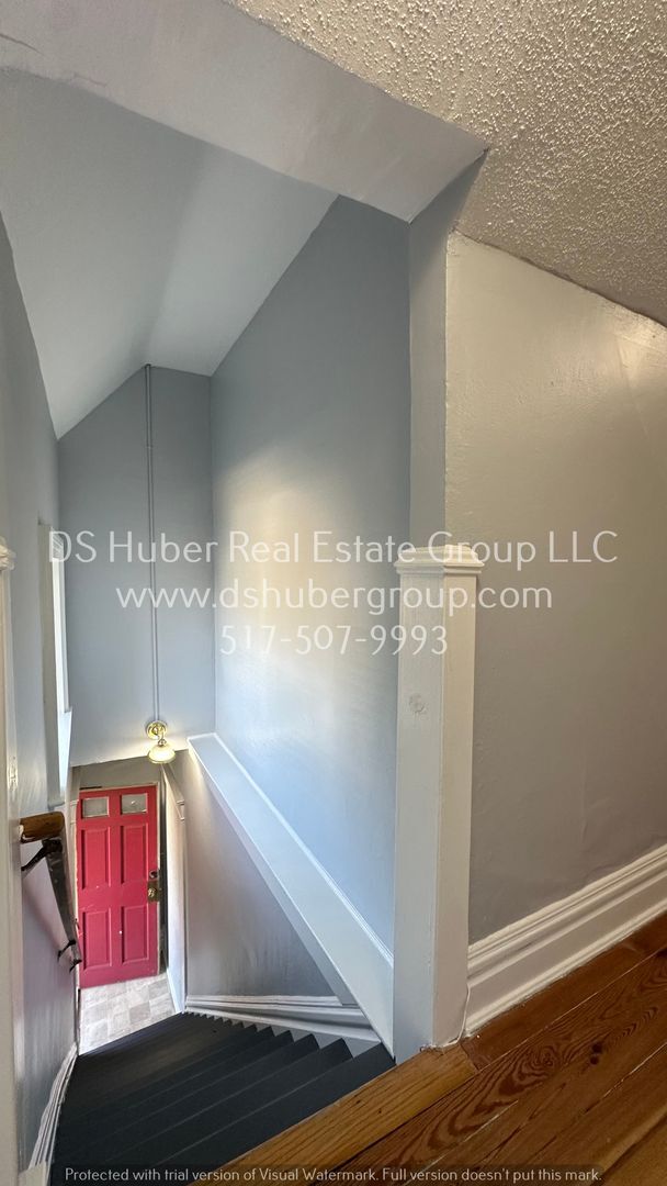 Photo - 533.5 Seymour Ave