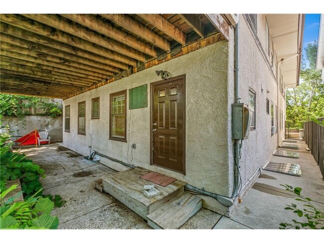 400 W Franklin Ave Unit 2
