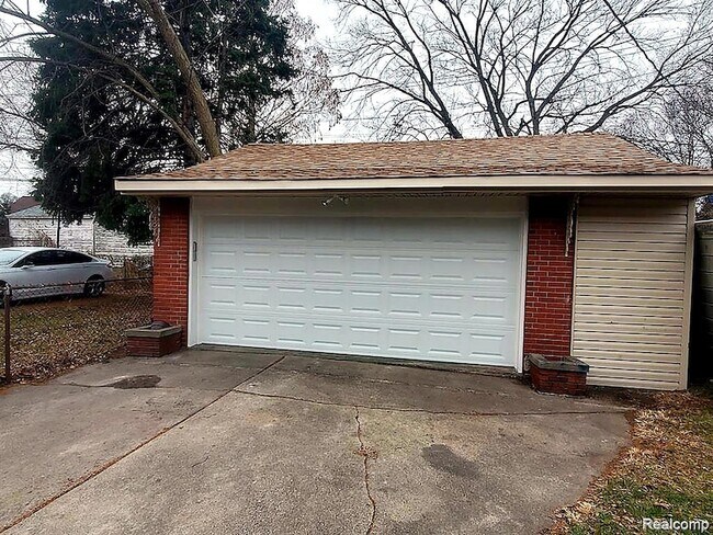 Photo - 20441 Mitchell St