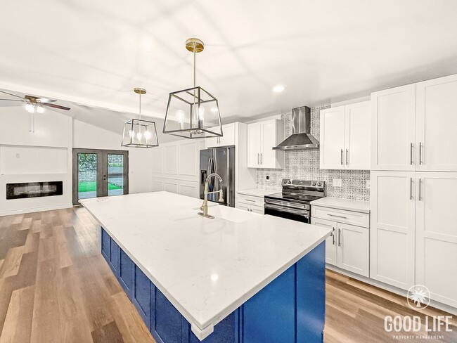 Building Photo - Updated 4B 2BA Home in Paradise Hills w/ S...