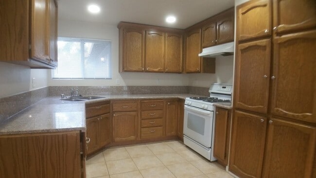 Building Photo - 6217 Almond Ave