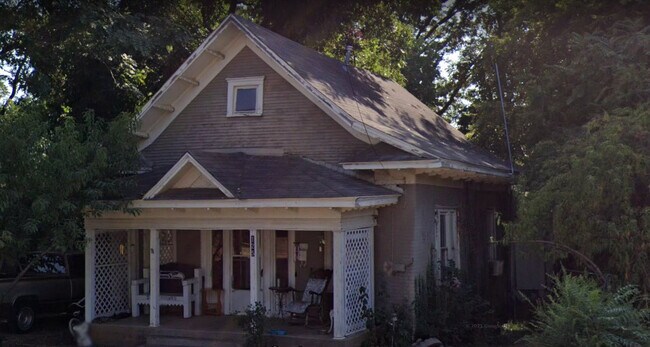 Photo - 127 N Avenue D