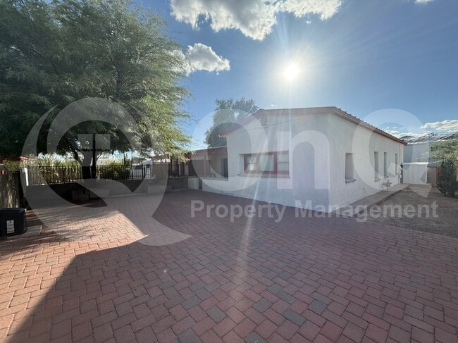 Photo - 421 W 18th St