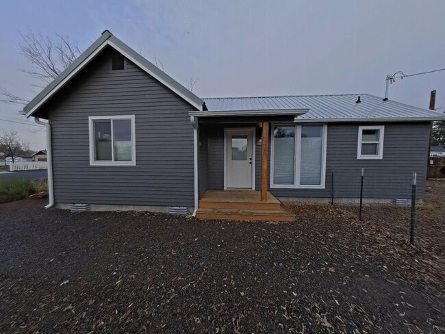 Photo - Lovely Remodeled 2 Bedroom Home in the heart of Prineville
