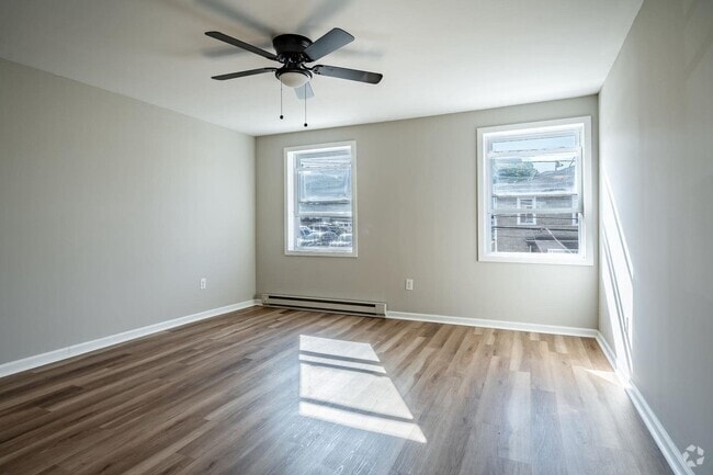 Building Photo - Recently Renovated 2 Bedroom Rental in the...