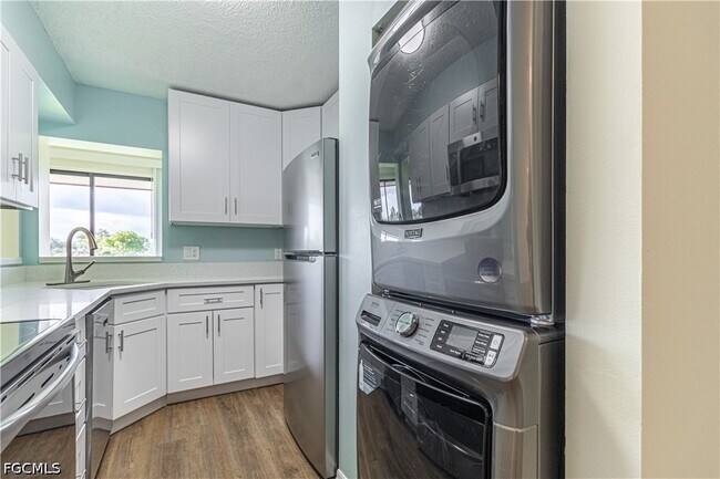 Photo - 7410 Lake Breeze Dr Unidad 203
