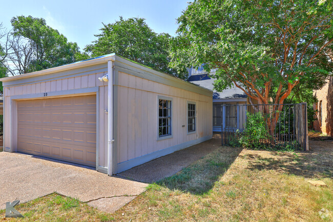 Building Photo - 29 Harbour Town Rental
