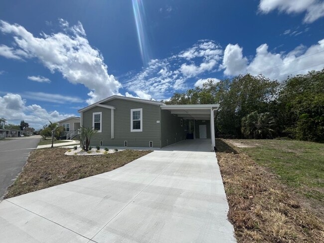 Building Photo - 173 Eland Dr
