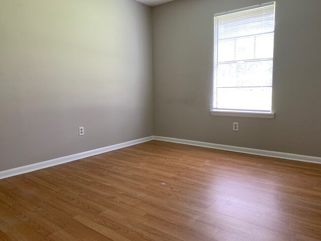 Photo - 812 Robin Hood Trail