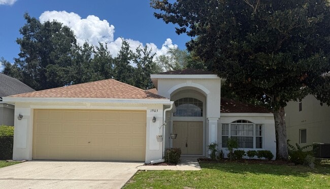 Building Photo - Beautiful 3 bed/2 bath home with Lawn Care Included