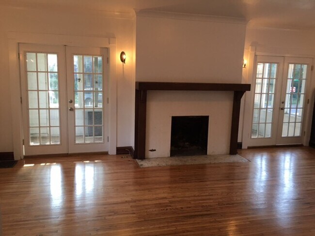 Photo - 297 E Lane Ave