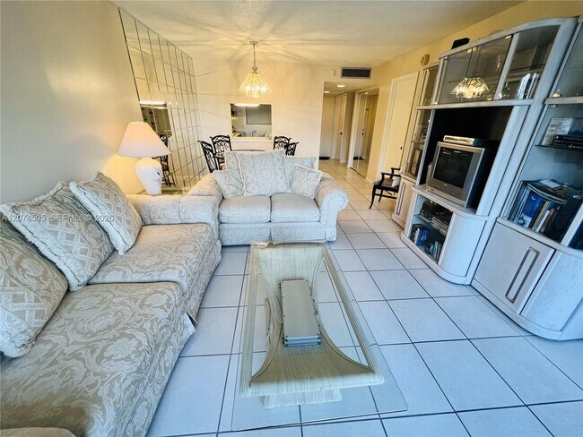 2309 S Cypress Bend Dr Unidad 414C