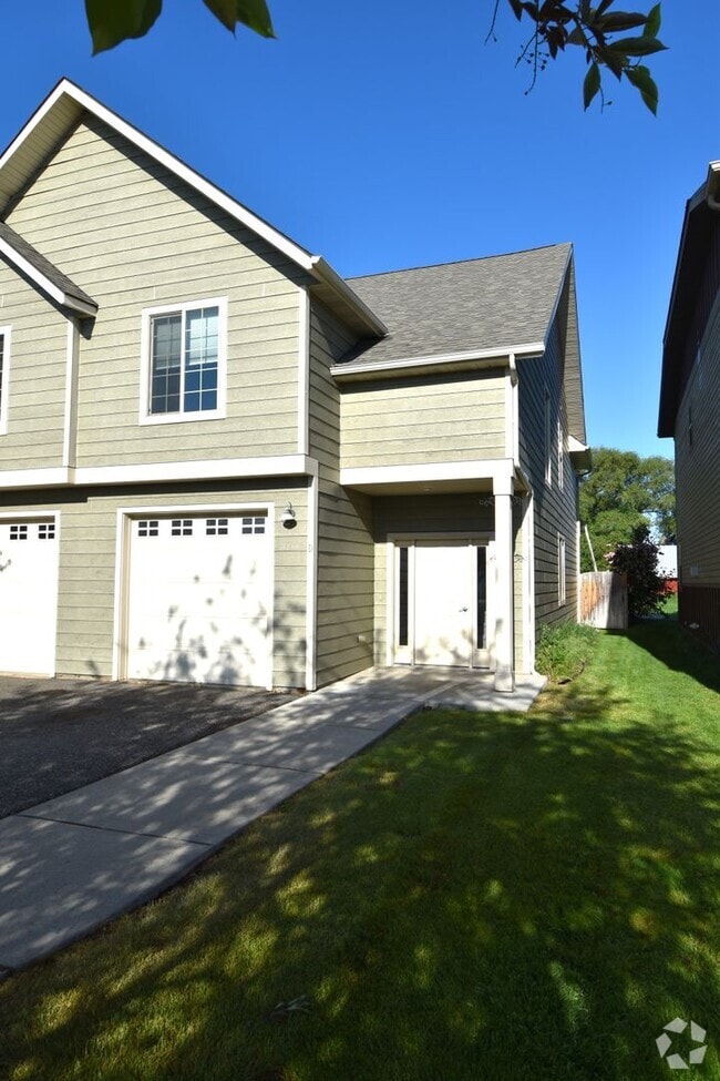 Building Photo - Fantastic end unit condo in Westgate subdi...