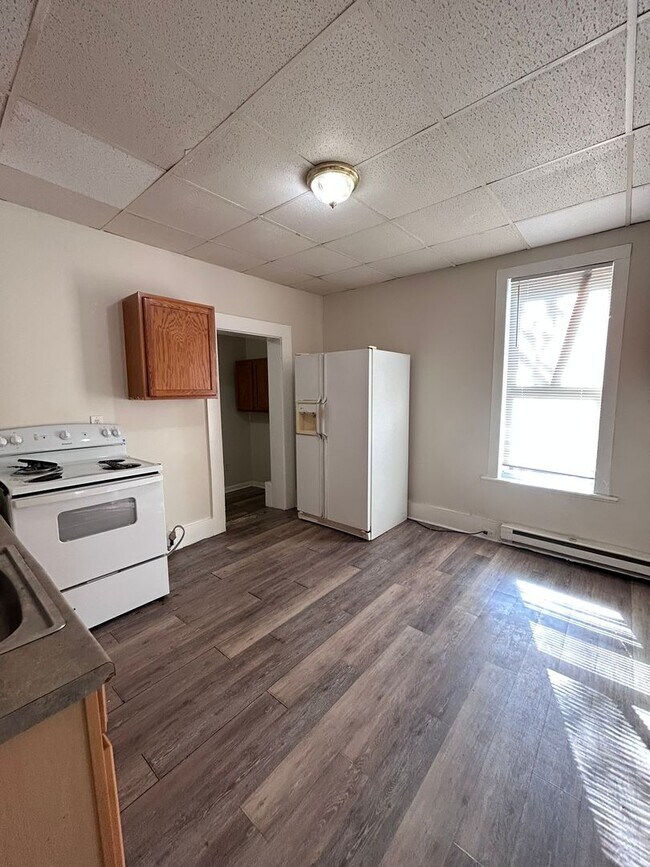 9 E Lee St