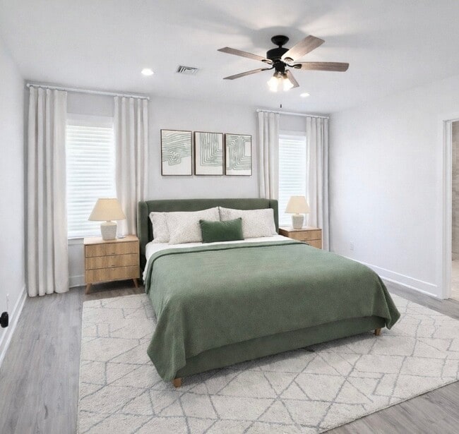 Photo - 2240 Caroline St