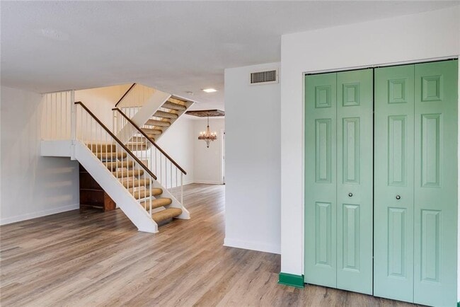 Photo - 7094 Stonington Dr NE