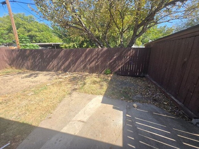 Photo - 3 Bedroom/2 Bathroom/1 Covered Parking Places - Remodeled