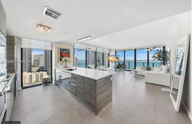 Photo - 460 NE 28th St