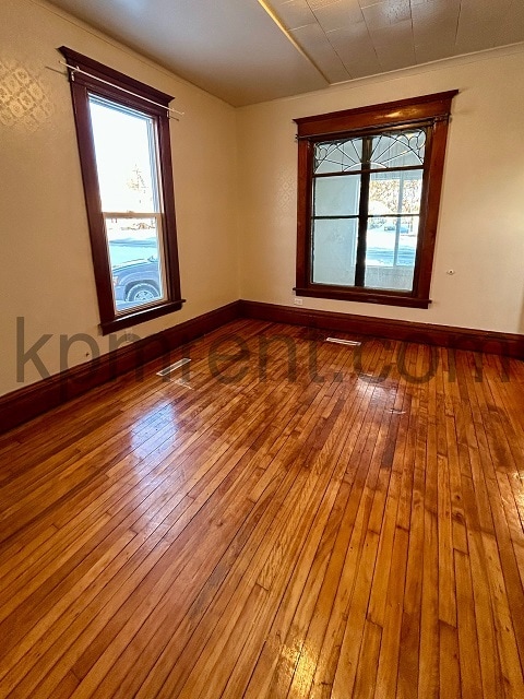 Photo - 705 10th St NE