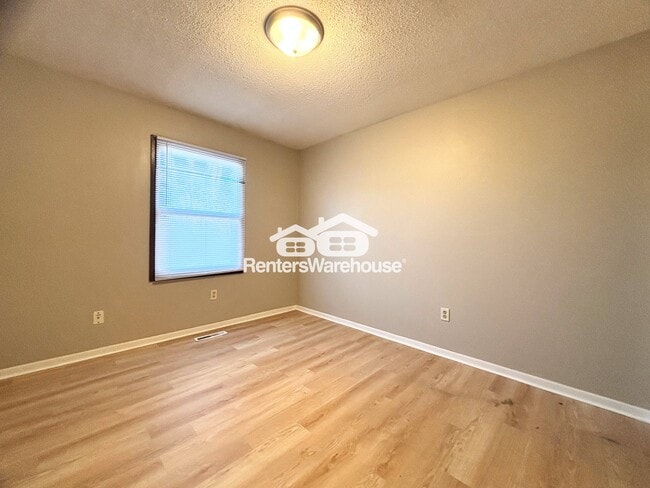 Photo - 922 E Railroad Ave