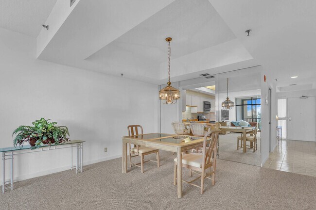 Photo - 11370 12 Oaks Way Unit 412